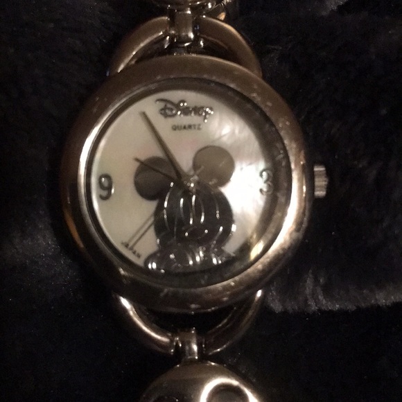 Authentic Walt Disney Mickey Mouse Watch - Picture 5 of 8